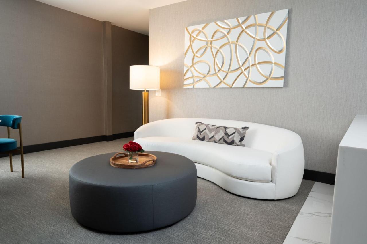Springhill Suites By Marriott Chicago Chinatown Экстерьер фото
