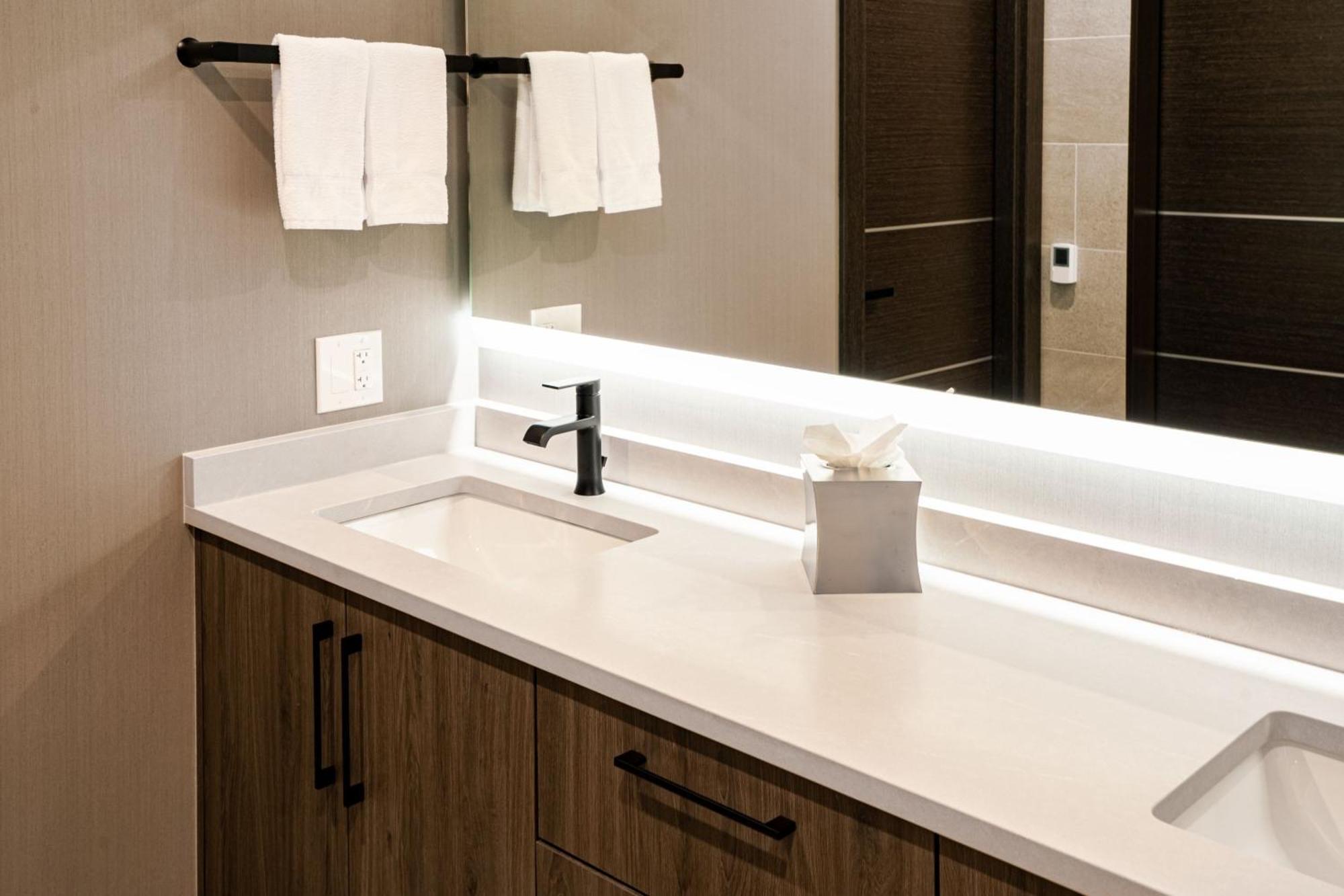 Springhill Suites By Marriott Chicago Chinatown Экстерьер фото