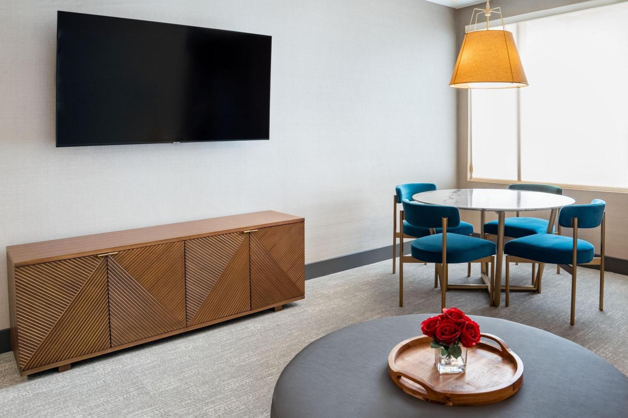 Springhill Suites By Marriott Chicago Chinatown Экстерьер фото