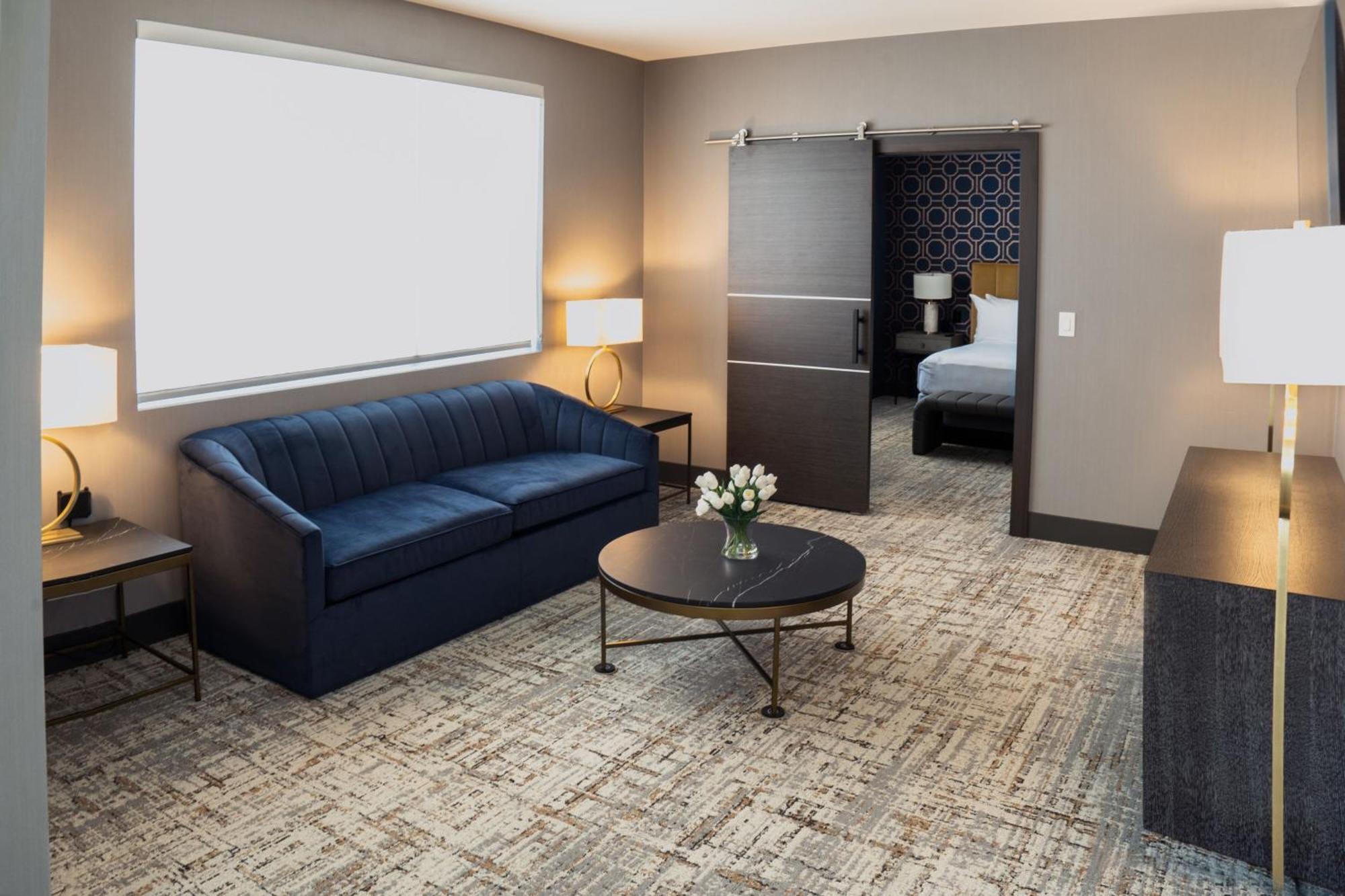 Springhill Suites By Marriott Chicago Chinatown Экстерьер фото