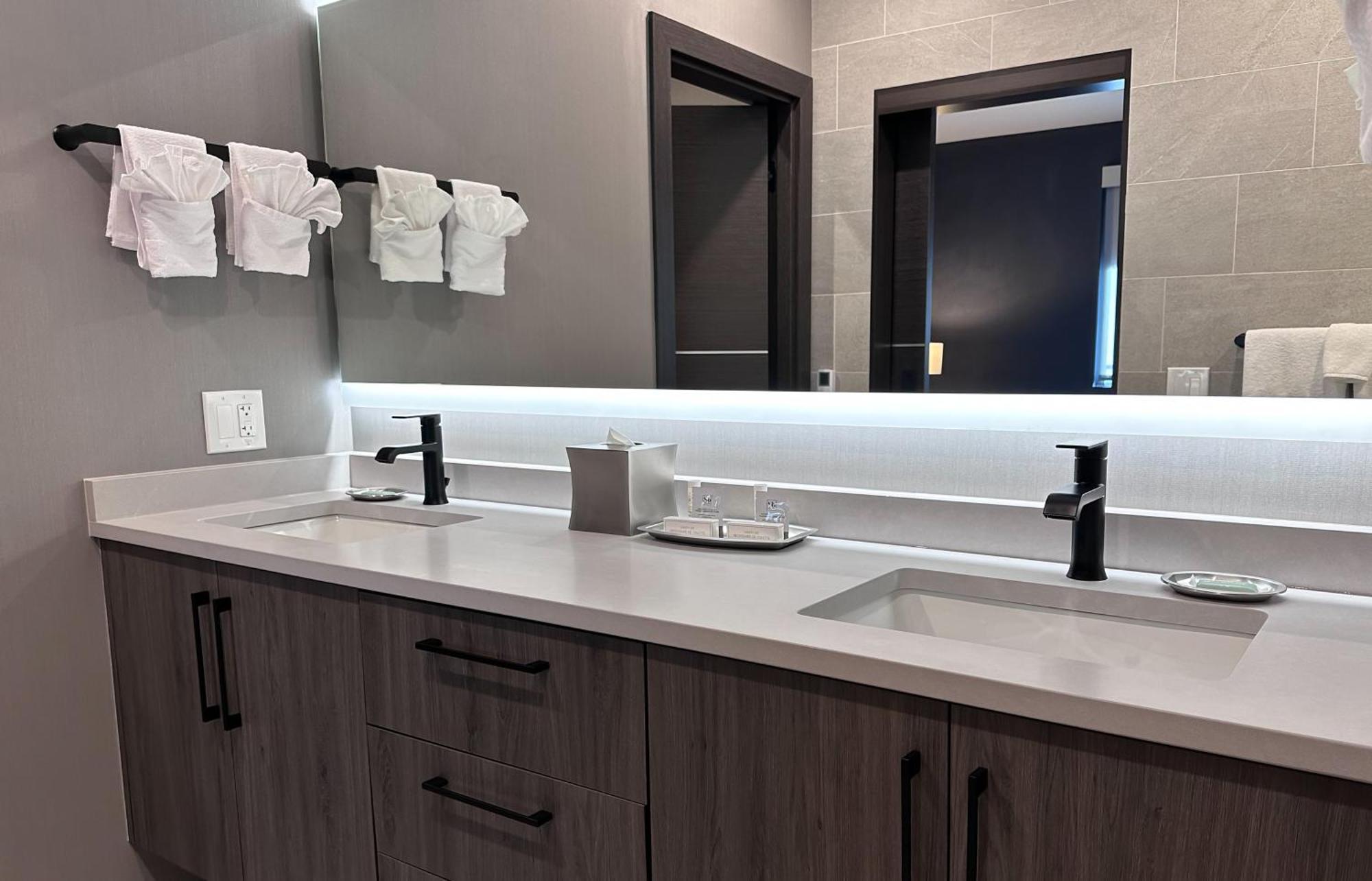 Springhill Suites By Marriott Chicago Chinatown Экстерьер фото