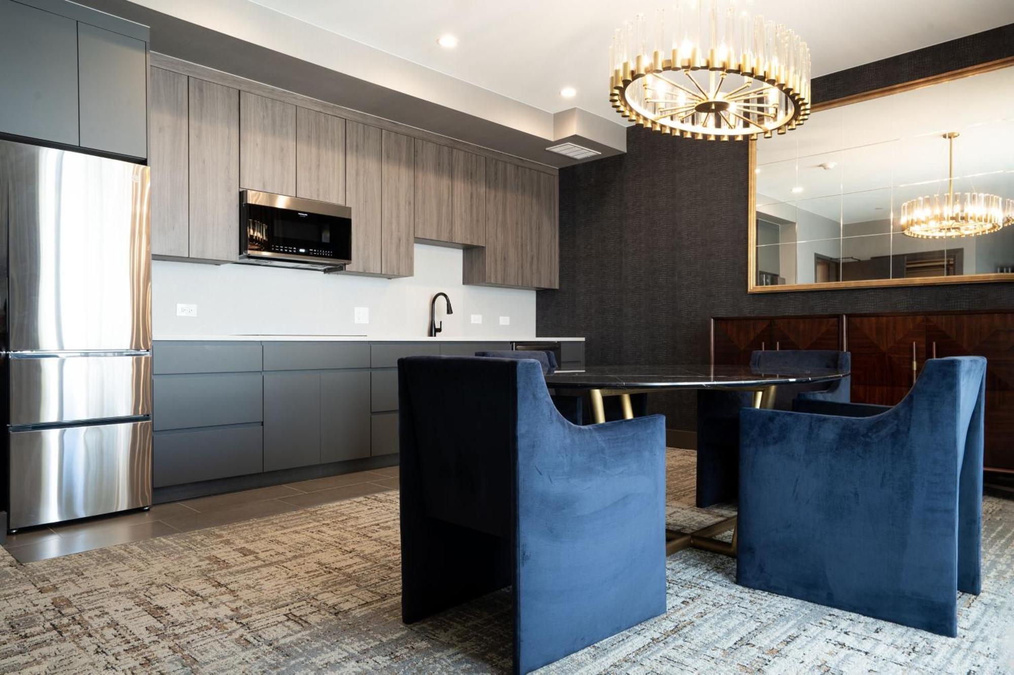 Springhill Suites By Marriott Chicago Chinatown Экстерьер фото