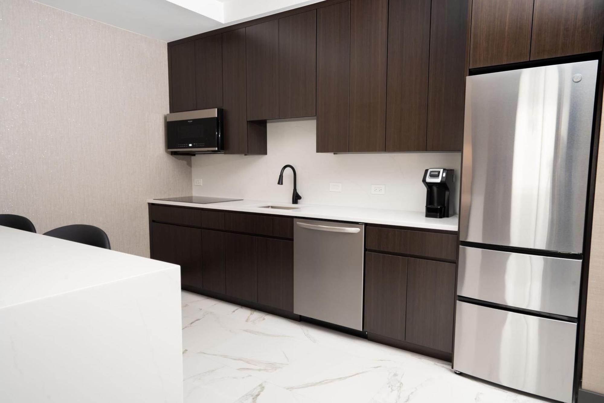 Springhill Suites By Marriott Chicago Chinatown Экстерьер фото